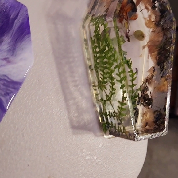 Handmade coffin trinket box with pressed botanicals - Picture 5 of 5